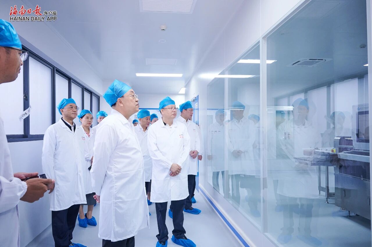 海南省省委書(shū)記馮飛蒞臨皇隆制藥調(diào)研指導(dǎo)